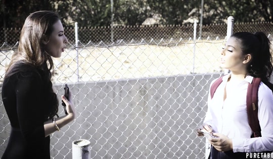 Мужик с бабой похитили студентку для групповой оргии