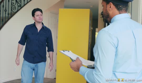 Даму-куклу привезли на дом к сексуальному товарищу