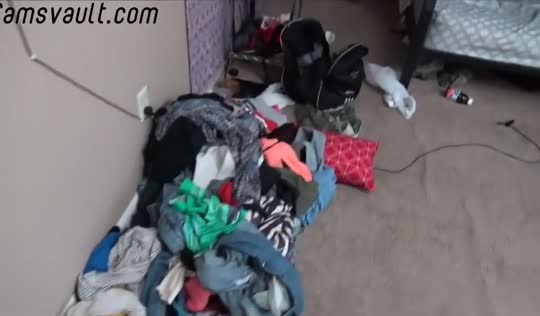 Барышня сосет член отчиму и шпилится с ним